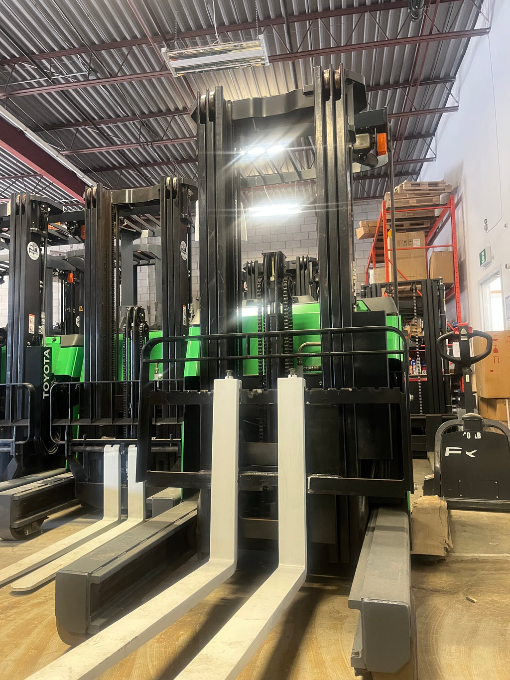 Reach Truck 3300 lbs (#198)