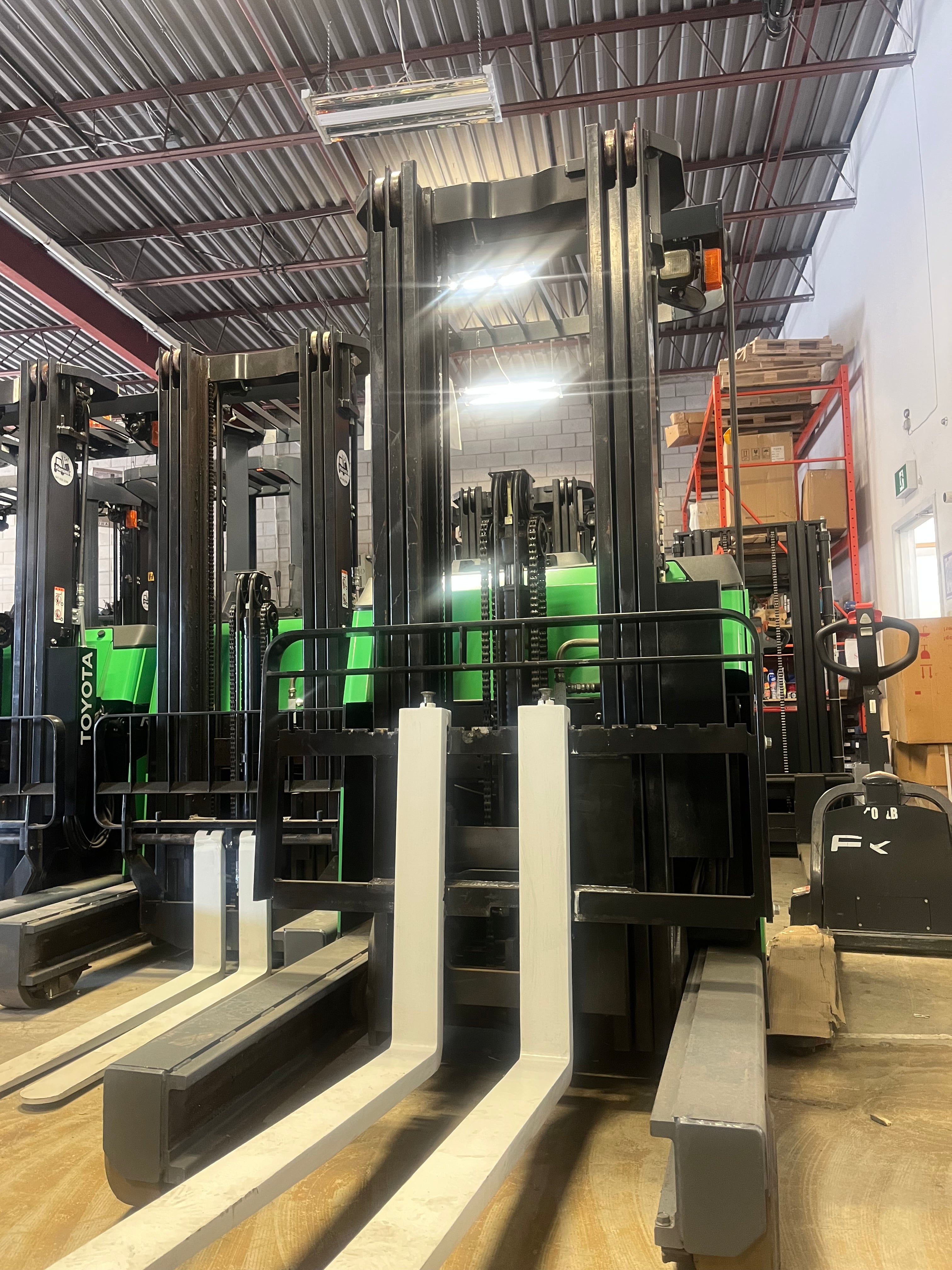 Reach Truck 3300 lbs (#198)