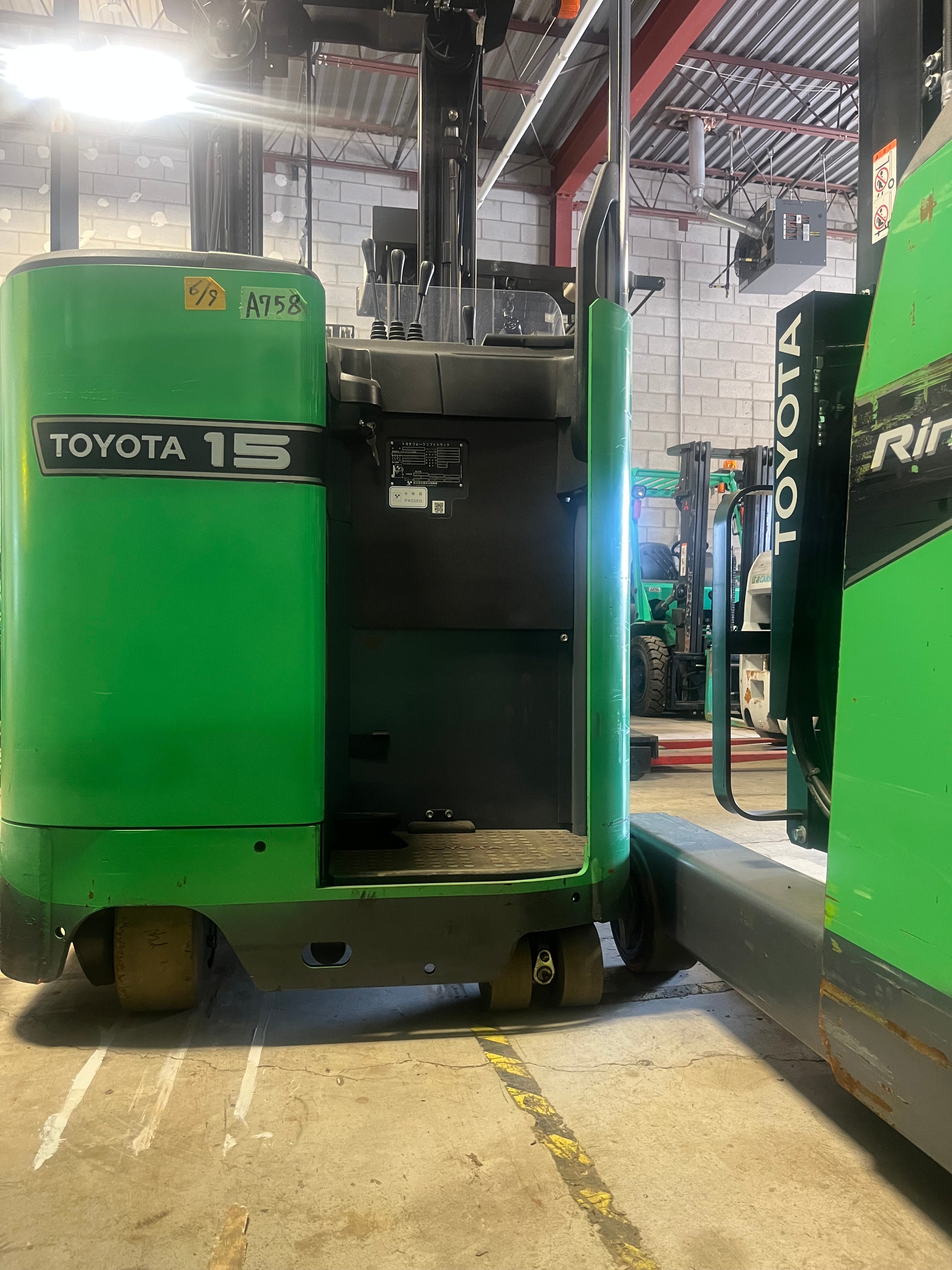 Reach Truck 3200 lbs (#201)