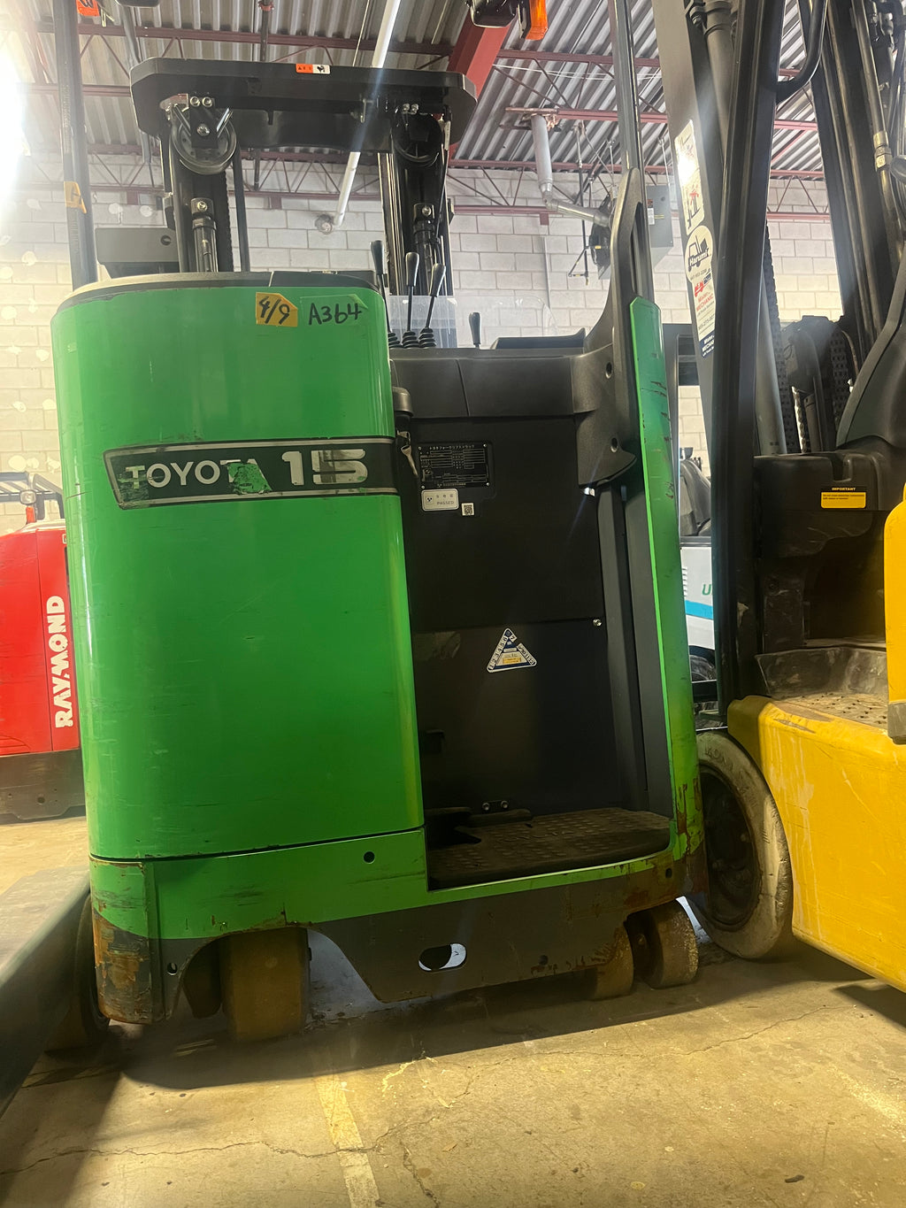Reach Truck 3200 lbs (#200)
