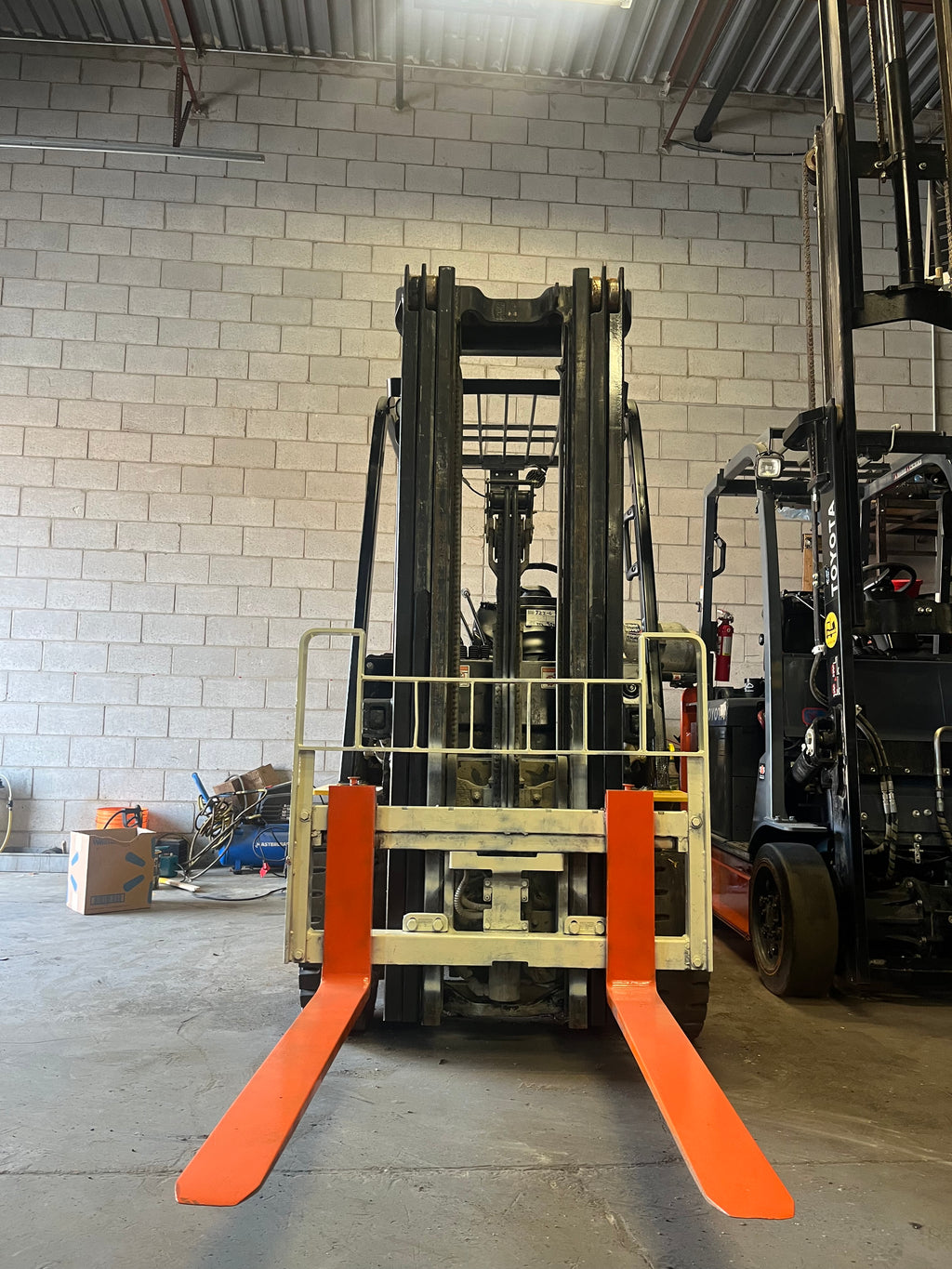5000Lbs Yale forklift(#C095)