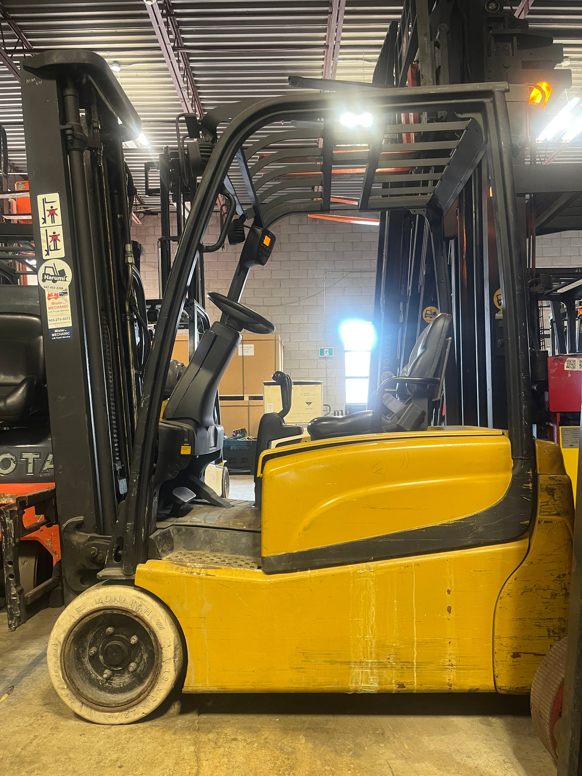 Yale electric forklift (Three wheels)