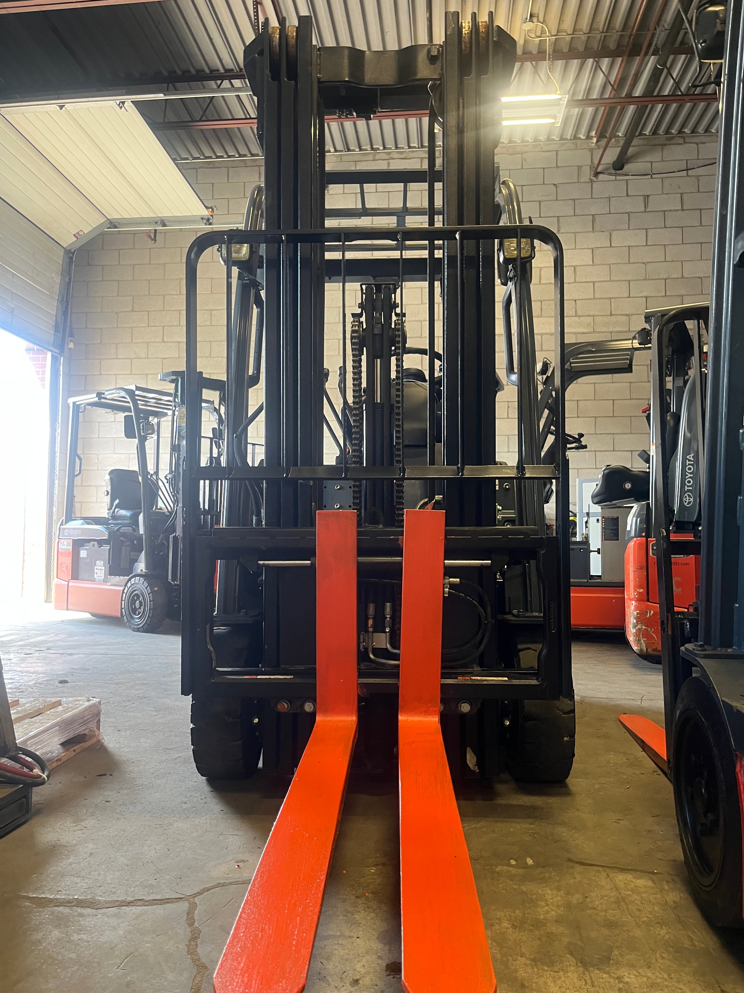 Toyota Electric ForkLift (3300lbs) #98