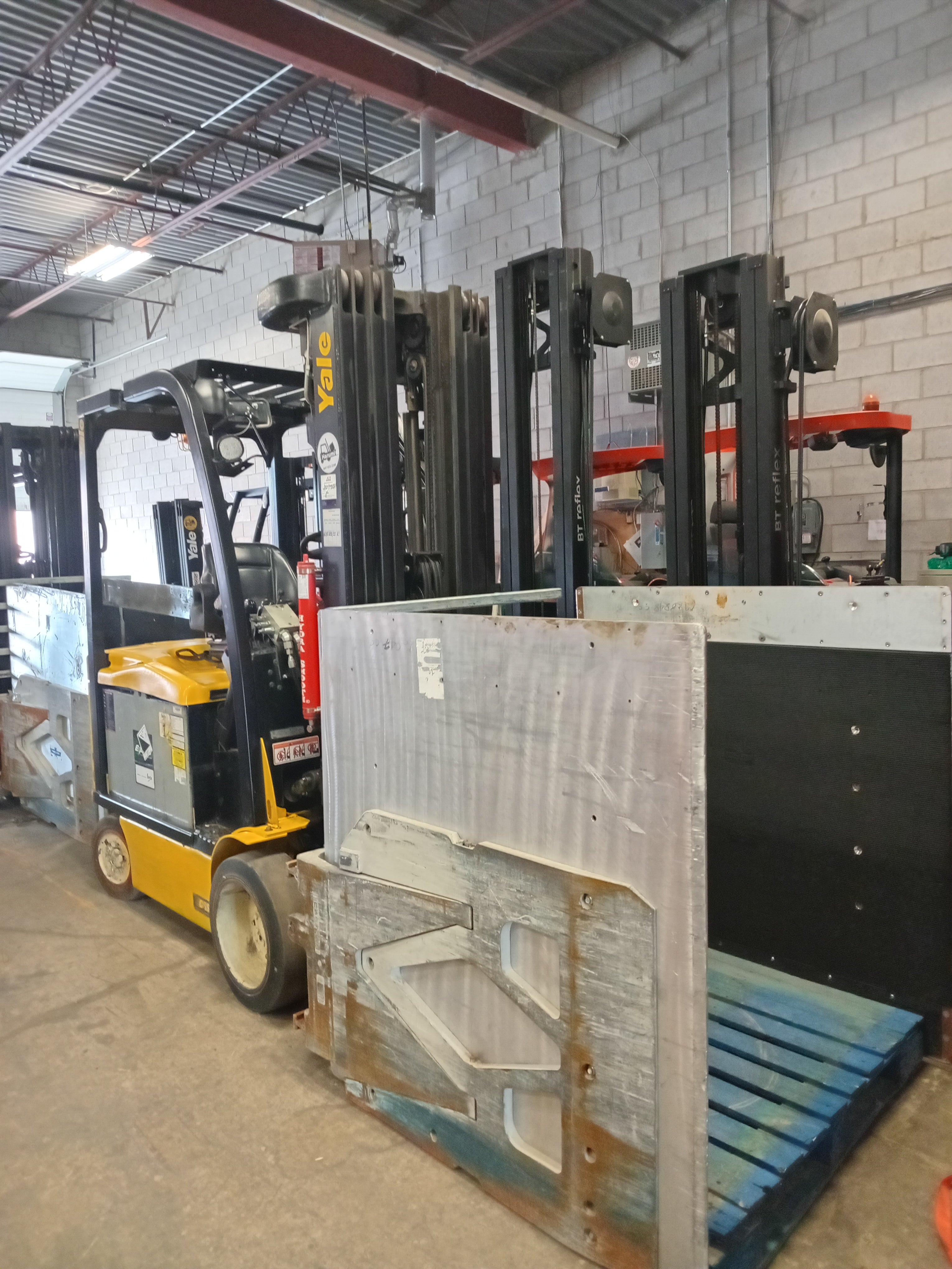 YALE Electric Forklift (#C040-M)